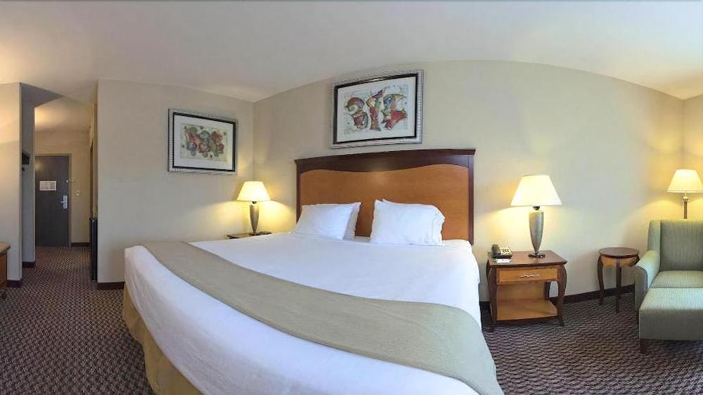 Holiday Inn Express Hotel & Suites Birmingham - Inverness 280 By Ihg Экстерьер фото