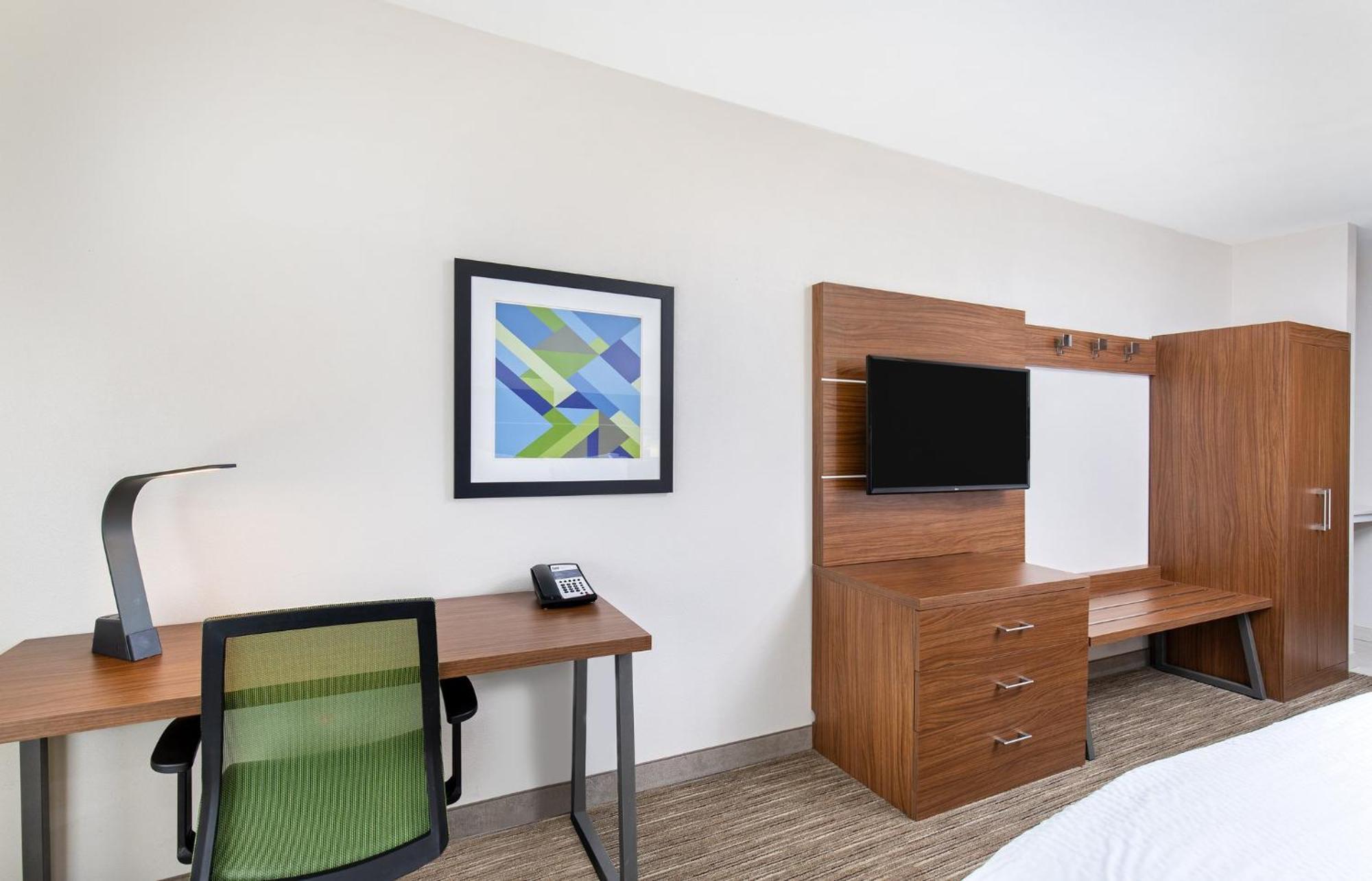 Holiday Inn Express Hotel & Suites Birmingham - Inverness 280 By Ihg Экстерьер фото