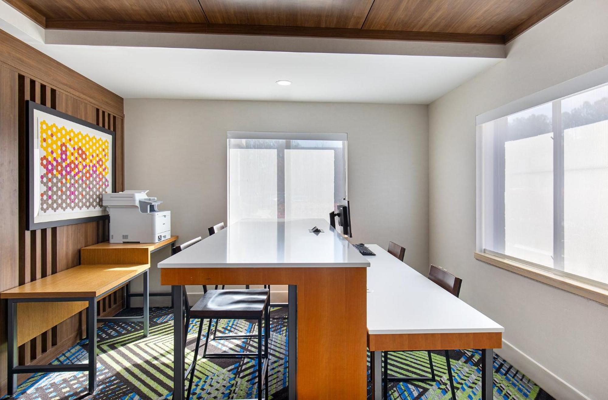 Holiday Inn Express Hotel & Suites Birmingham - Inverness 280 By Ihg Экстерьер фото