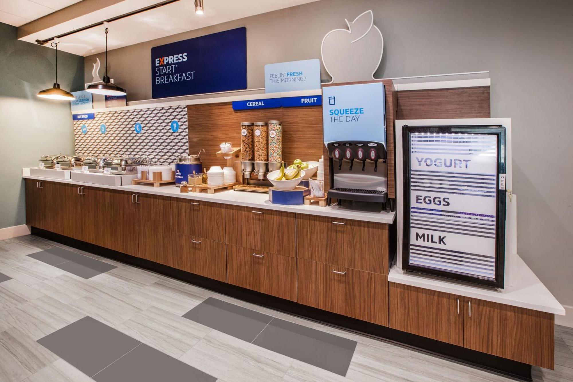 Holiday Inn Express Hotel & Suites Birmingham - Inverness 280 By Ihg Экстерьер фото