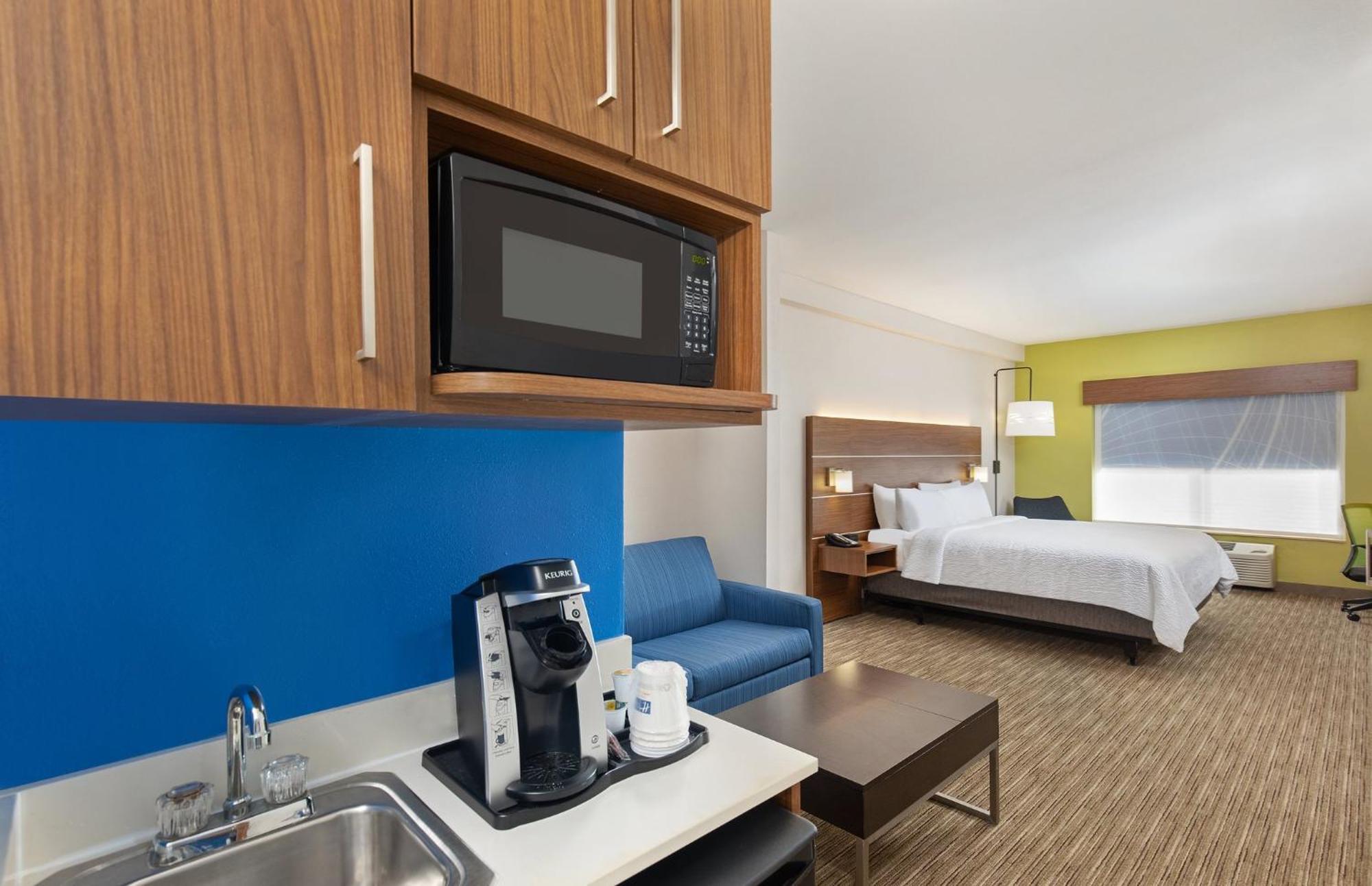 Holiday Inn Express Hotel & Suites Birmingham - Inverness 280 By Ihg Экстерьер фото