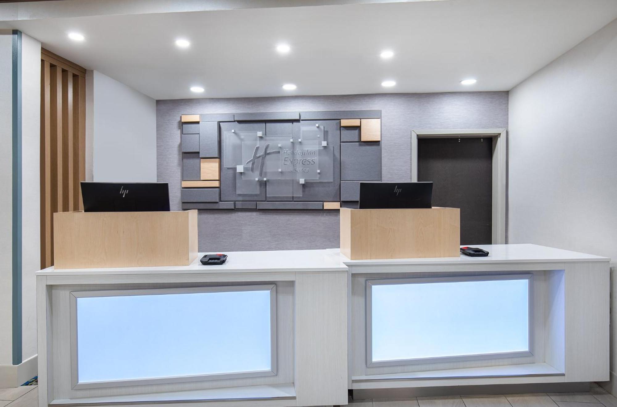 Holiday Inn Express Hotel & Suites Birmingham - Inverness 280 By Ihg Экстерьер фото