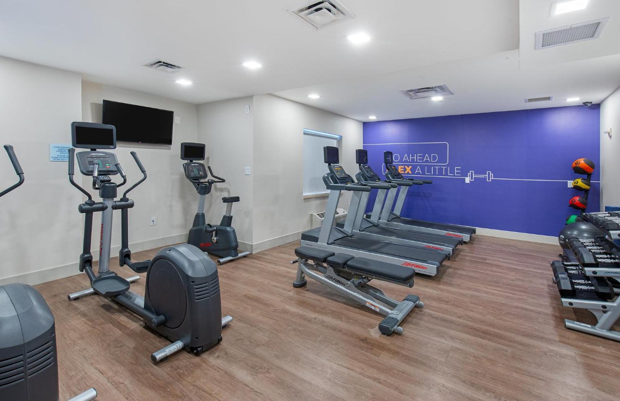 Holiday Inn Express Hotel & Suites Birmingham - Inverness 280 By Ihg Экстерьер фото