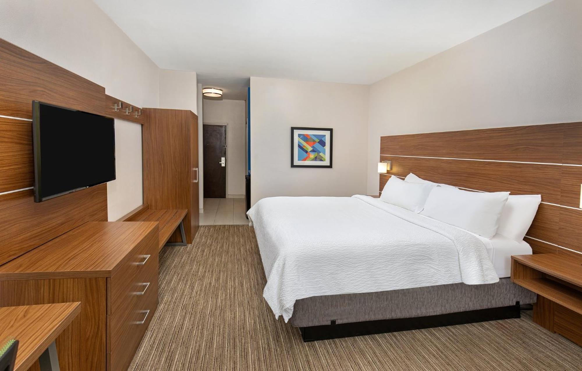 Holiday Inn Express Hotel & Suites Birmingham - Inverness 280 By Ihg Экстерьер фото