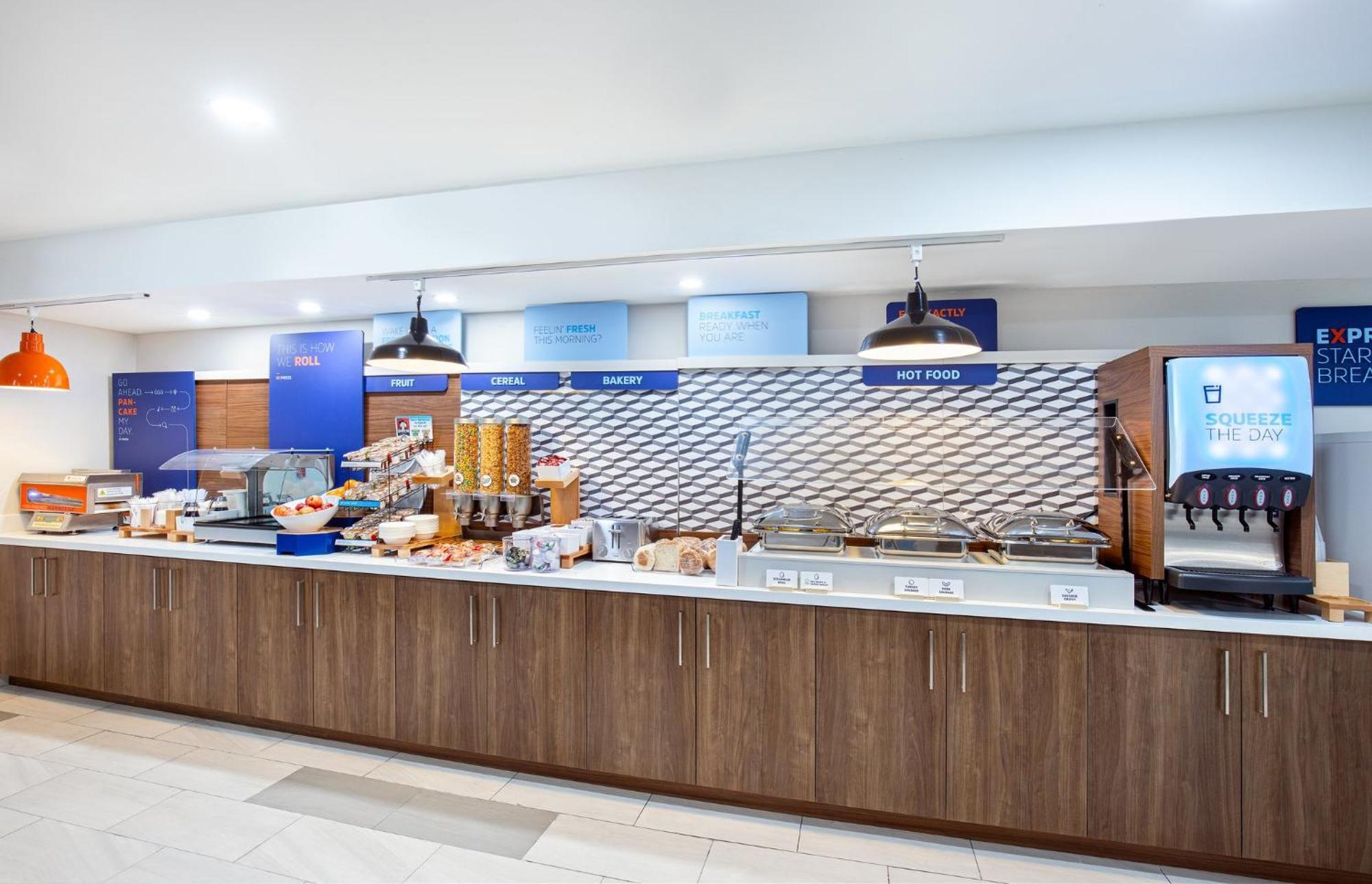 Holiday Inn Express Hotel & Suites Birmingham - Inverness 280 By Ihg Экстерьер фото