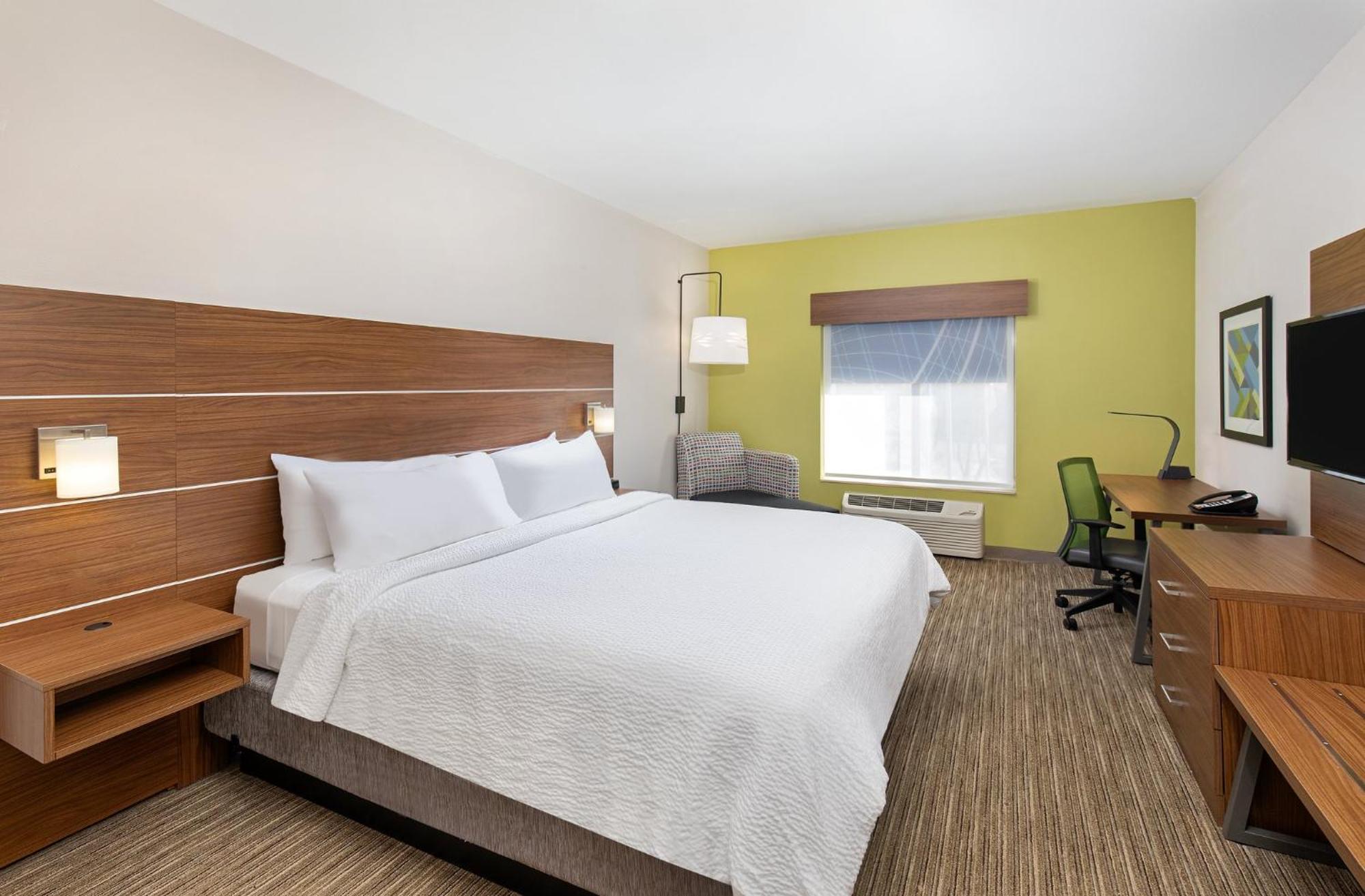 Holiday Inn Express Hotel & Suites Birmingham - Inverness 280 By Ihg Экстерьер фото