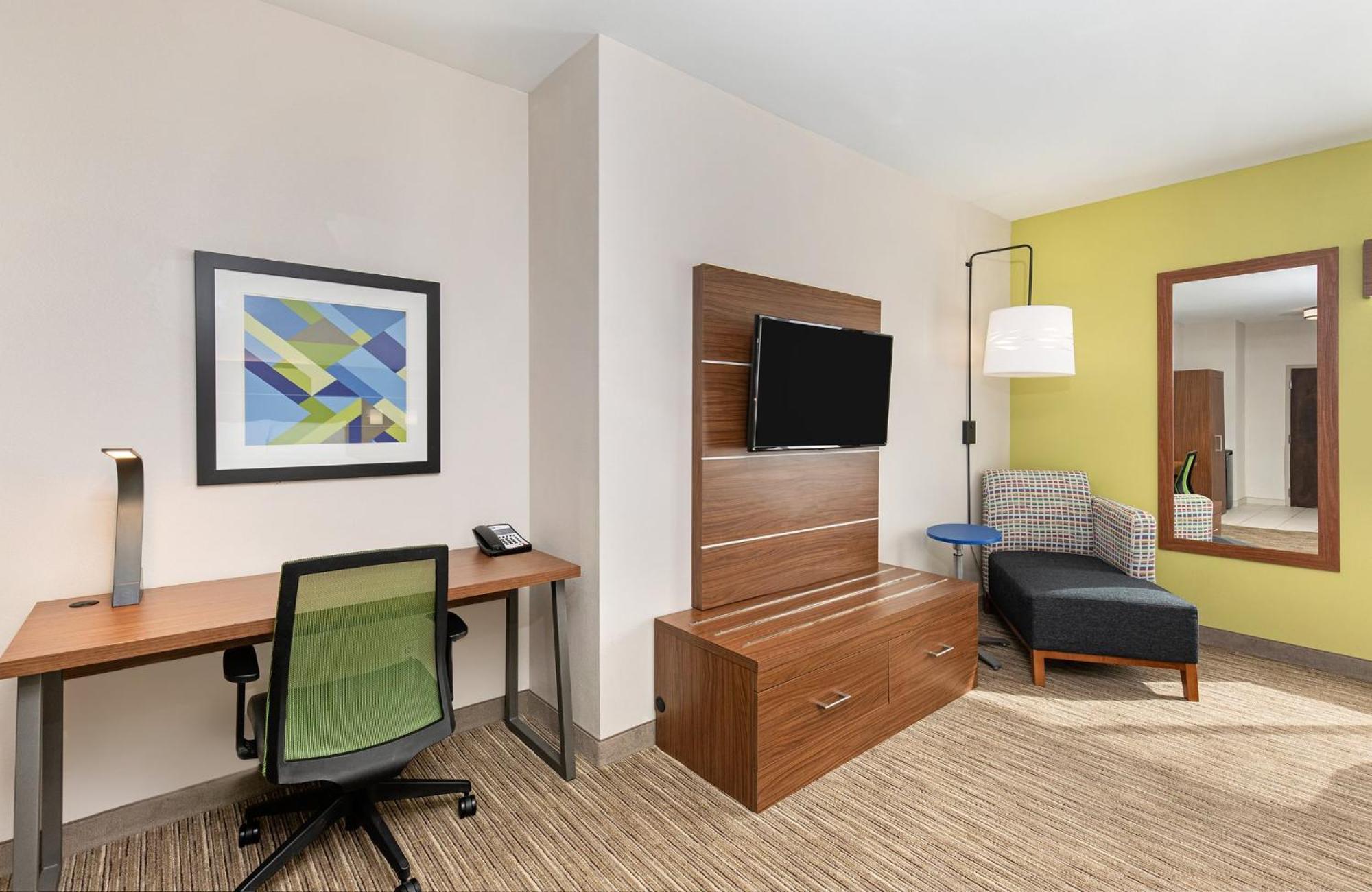 Holiday Inn Express Hotel & Suites Birmingham - Inverness 280 By Ihg Экстерьер фото