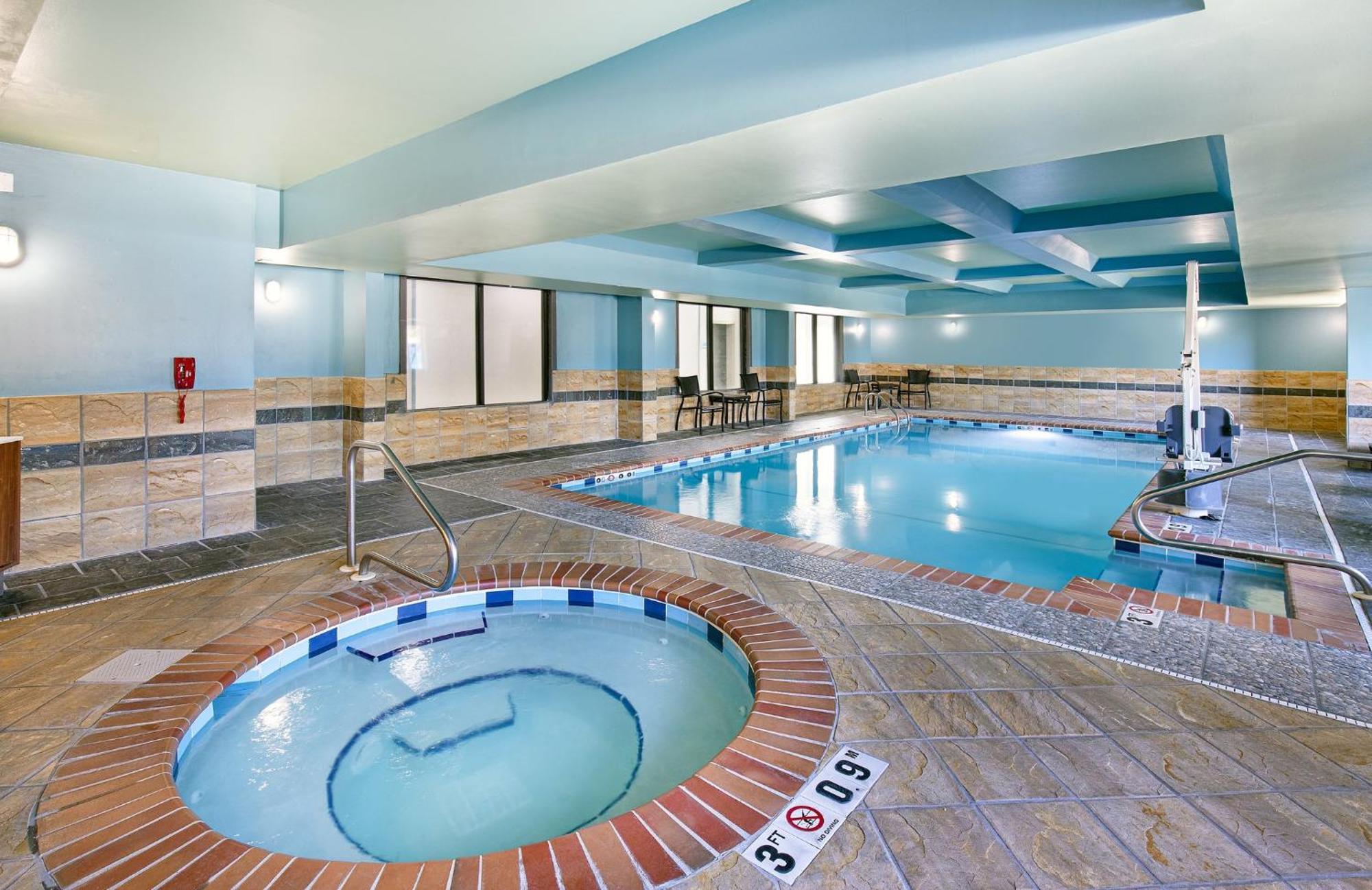 Holiday Inn Express Hotel & Suites Birmingham - Inverness 280 By Ihg Экстерьер фото