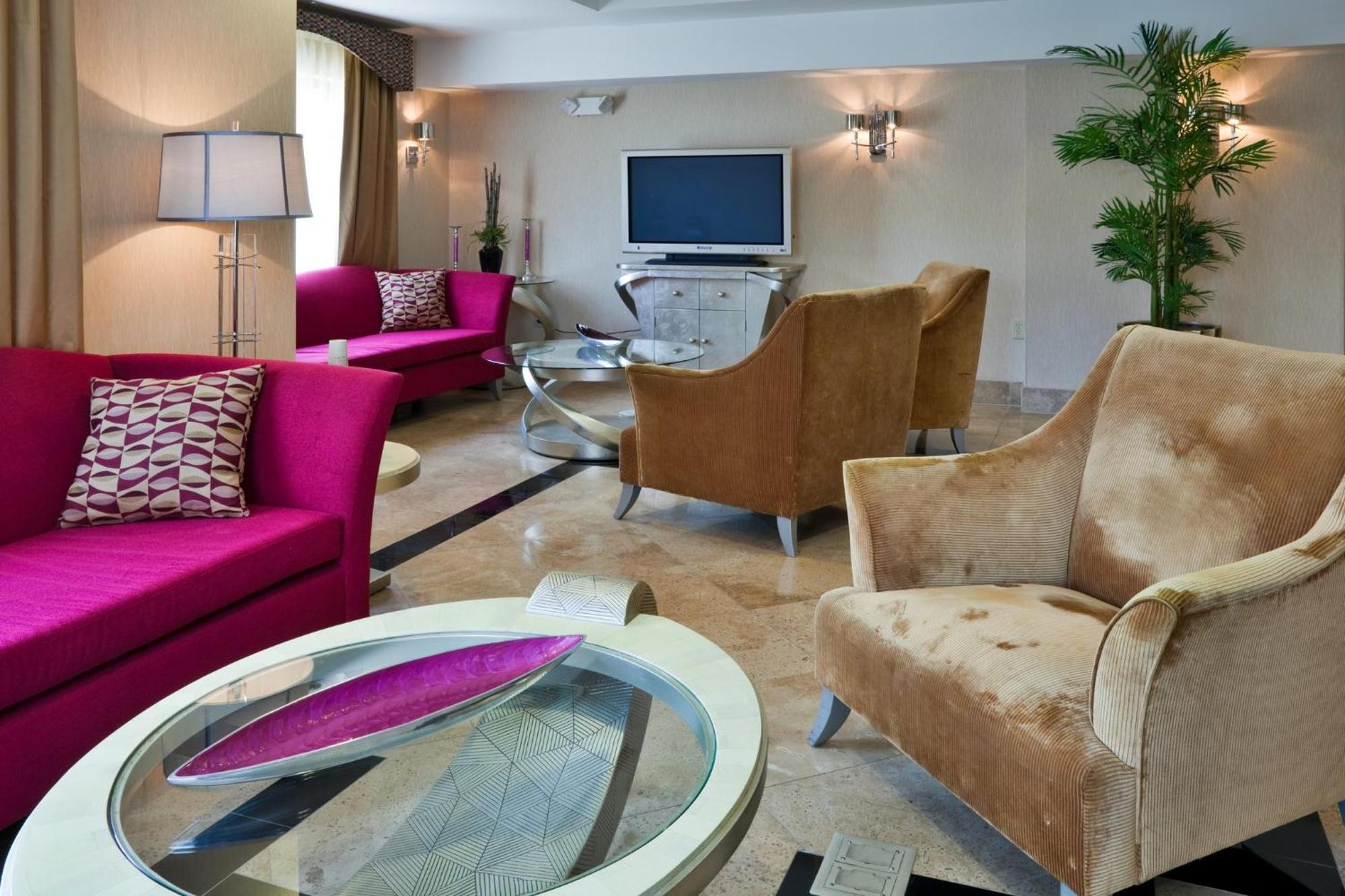 Holiday Inn Express Hotel & Suites Birmingham - Inverness 280 By Ihg Экстерьер фото