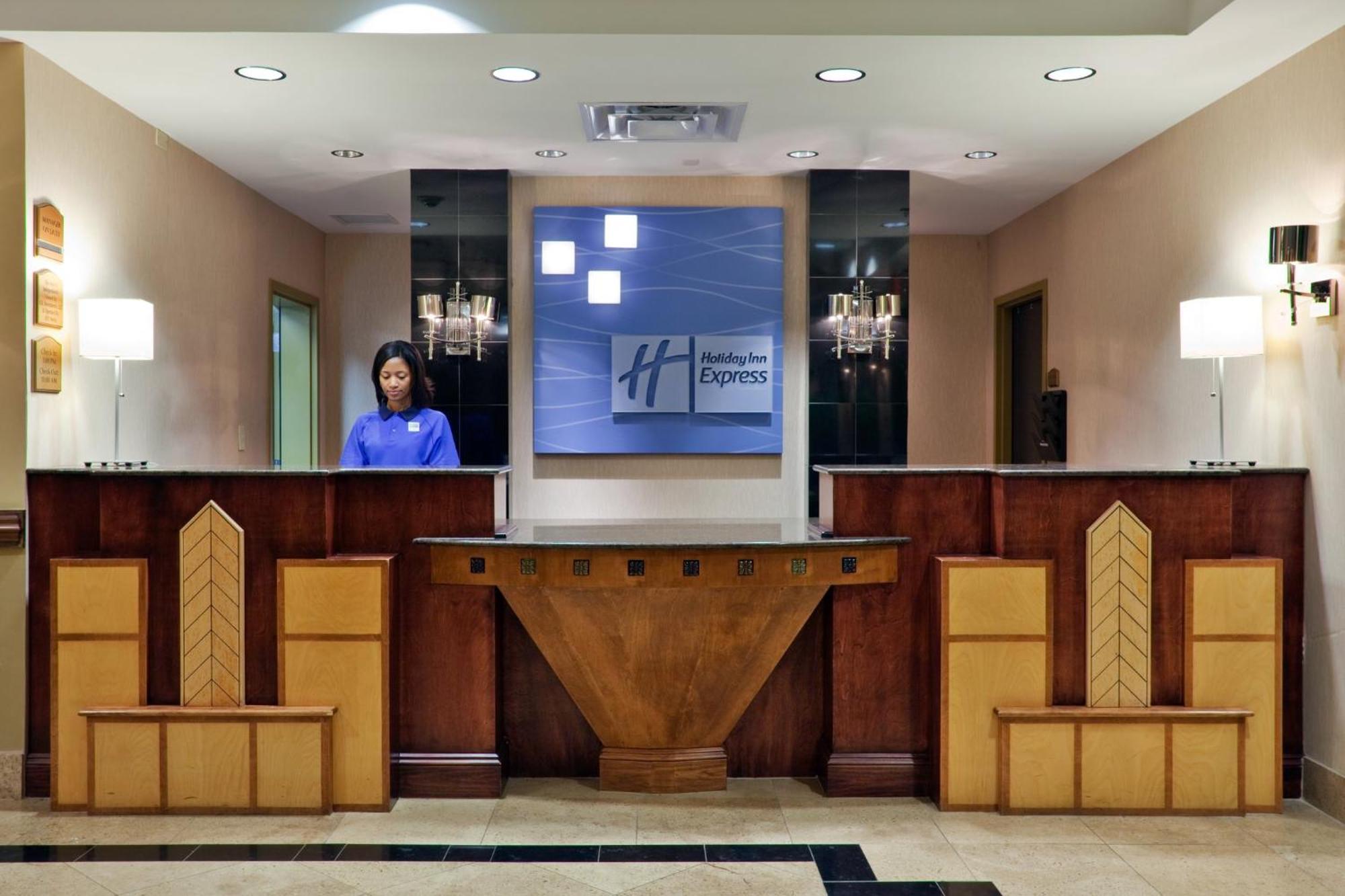 Holiday Inn Express Hotel & Suites Birmingham - Inverness 280 By Ihg Экстерьер фото
